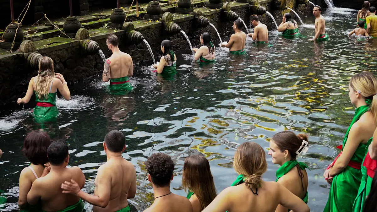 melukat-pura-tirta-empul